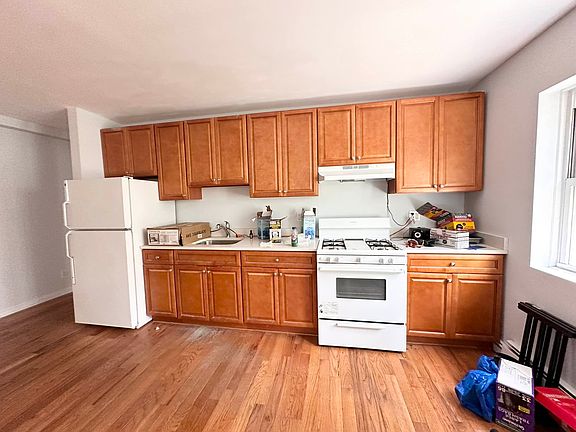 2nd image of 3258 Cambridge Ave APT 1