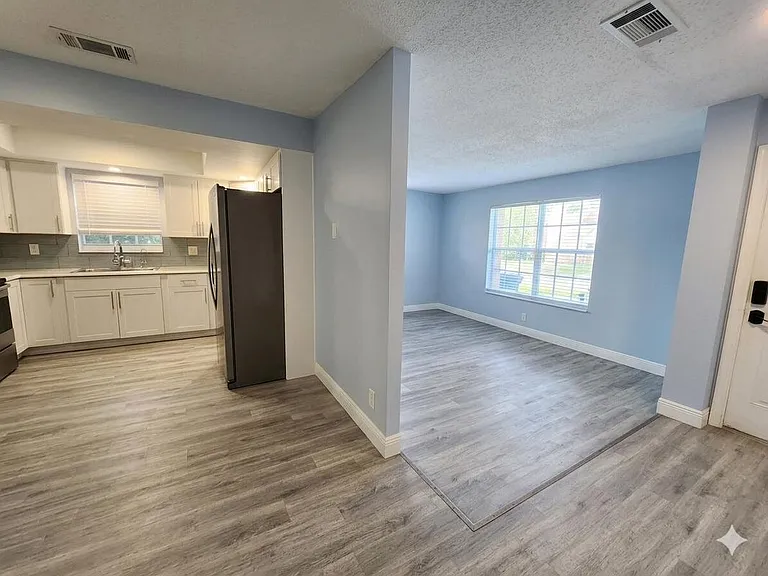7931 SW 7th Pl — Photo 3