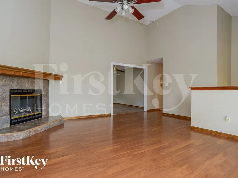 1004 SE Dover Dr — Photo 4