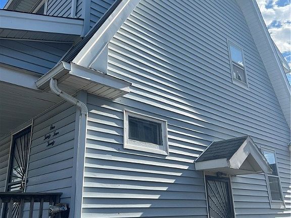 3rd image of 13420 Saybrook Ave