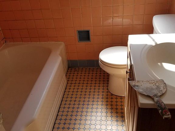 2nd image of 18233 Rutherford St