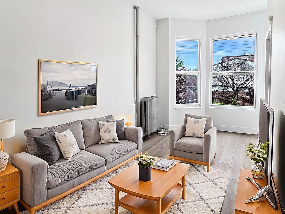 LIVING ROOM (STAGED)