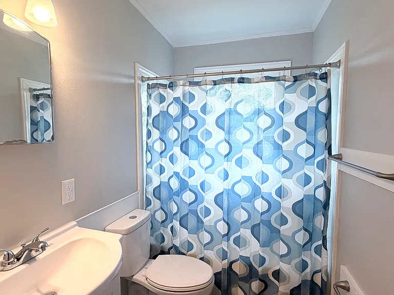 1025 Covert Ave — Photo 8