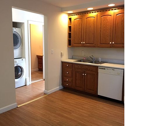 4th image of 915 8th Ave #2