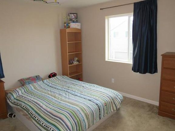 2nd image of 298 NE Idyl Way