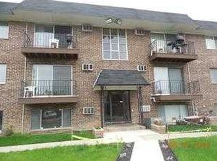 215 S Hale St APT 4A, Addison, IL 60101