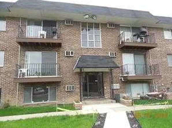 215 S Hale St APT 4A, Addison, IL 60101