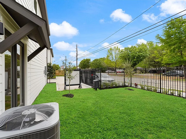 2131 Blalock Rd #D — Photo 23