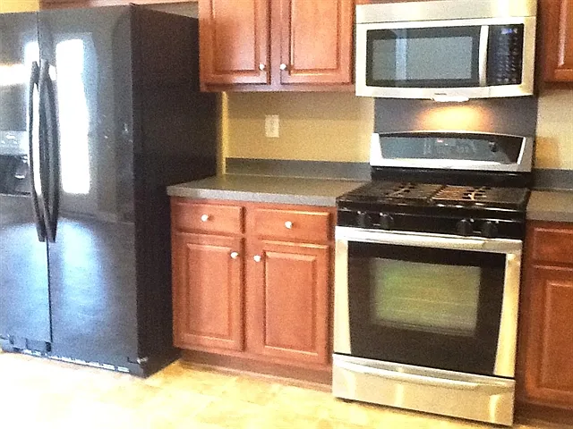 4 bed, 2.5 bath, 2744 sqft, $3,550 — Photo 3