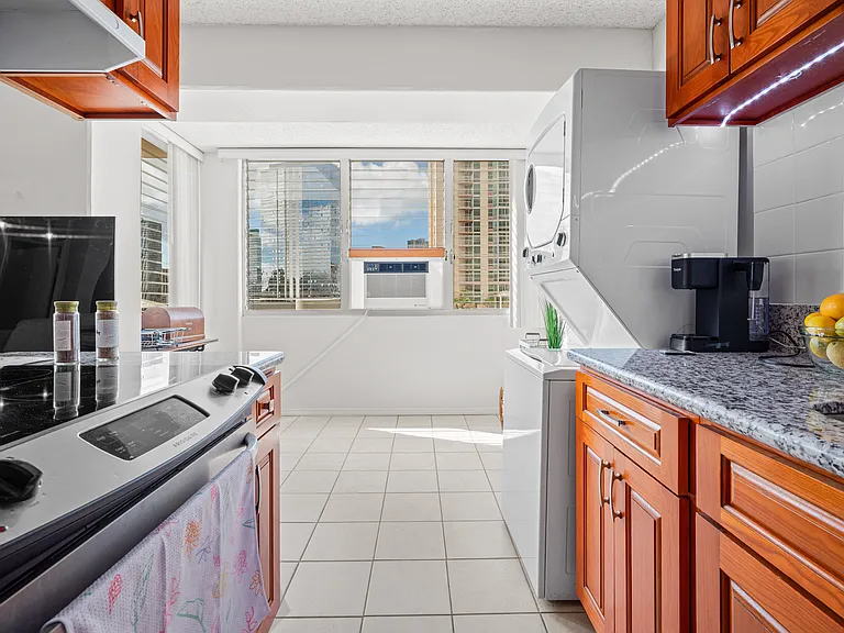 818 S King St #1007 — Photo 10