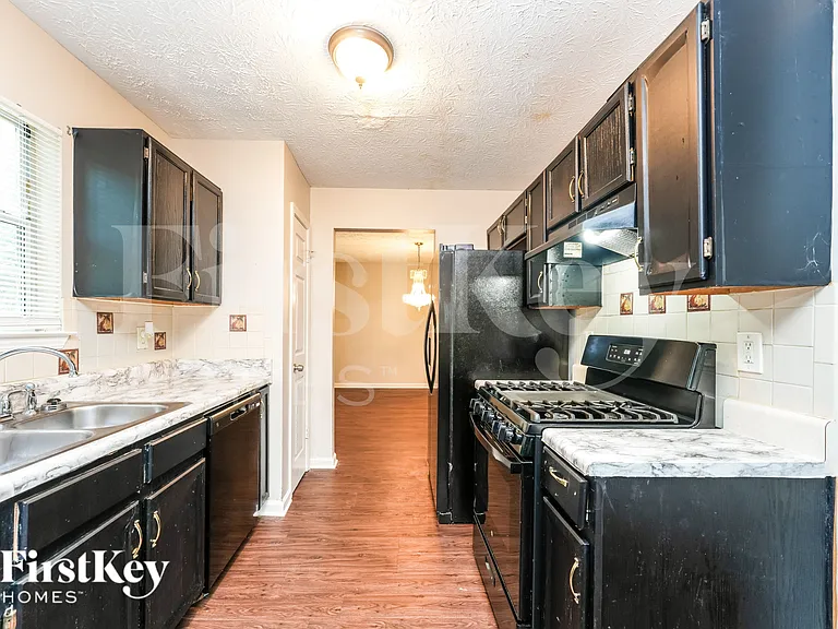 7166 Stonebrook Ln — Photo 6