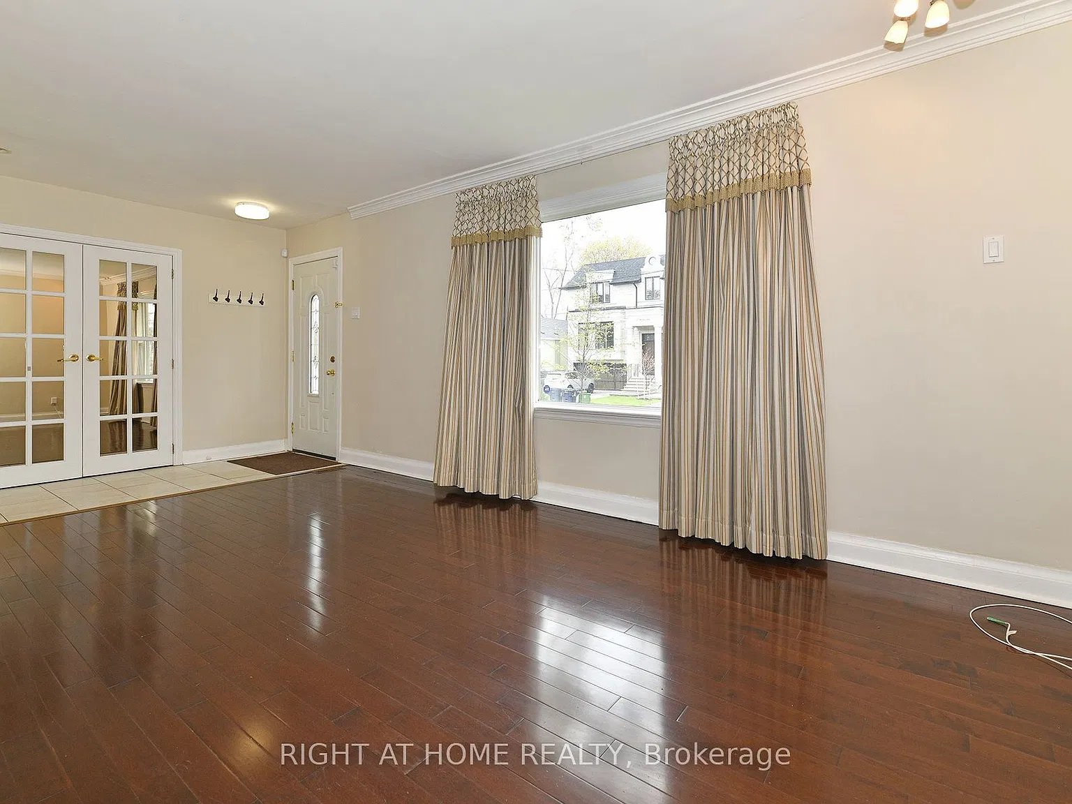 4 bed, $3,700 — Photo 2