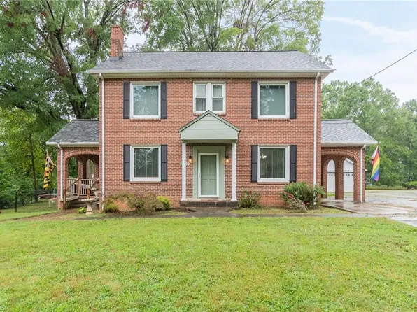 327 S Hamilton St, Eden, NC 27288