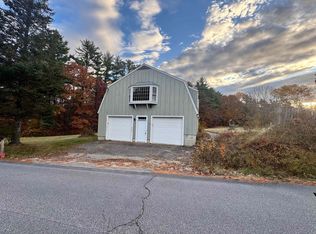977 Dana Hill Rd, New Hampton, NH 03256