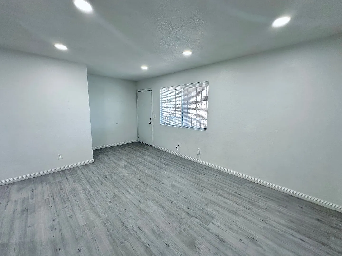 4225 Stewart Ave — Photo 4