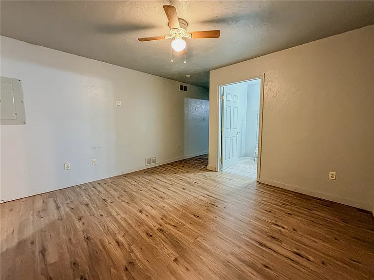 548 Hansen Ave #9 — Photo 7