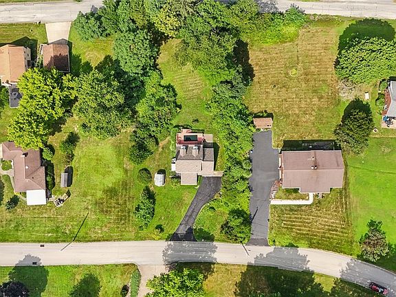 3rd image of 675 Meadow Ln