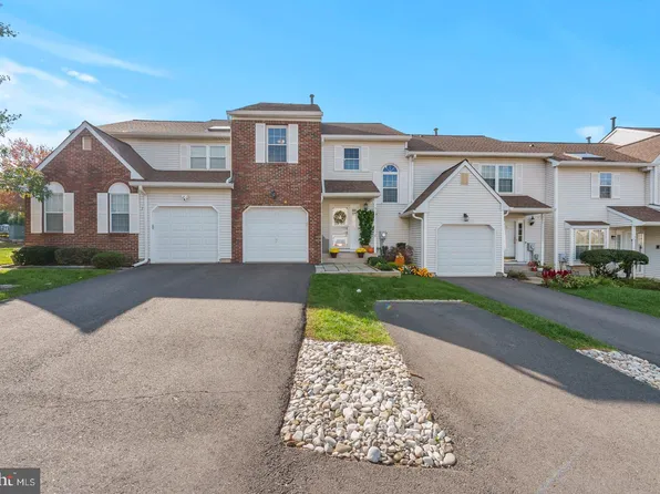 3 Revere Ct, Ewing, NJ 08628