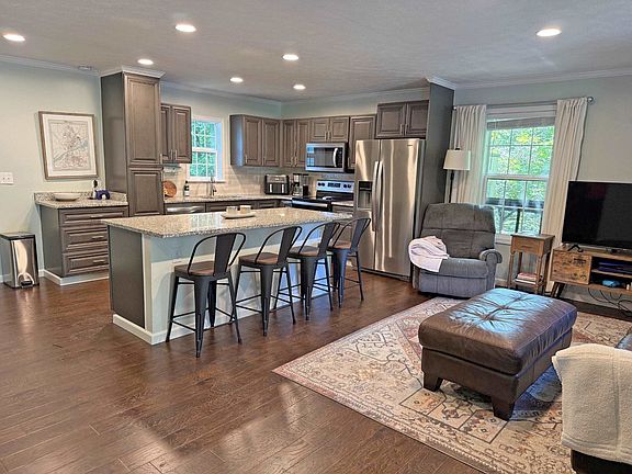 5th image of 60 Joy Ann Cir