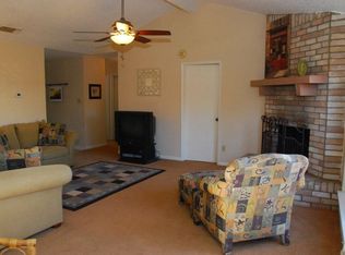 6217 Springwood Dr, Arlington, TX 76001