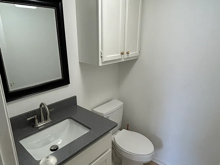6032 Nw Expy #C — Photo 5