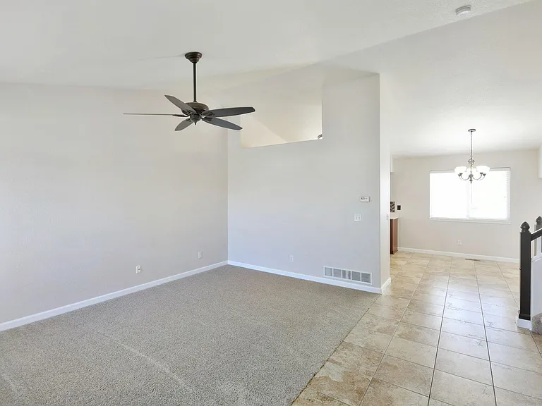 1194 Eagle Dr — Photo 4