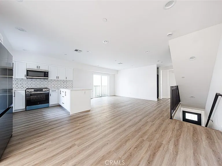1243 N Sycamore Ave — Photo 17