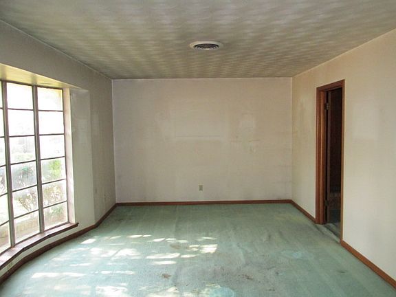 3rd image of 1215 Holly Glen Pl