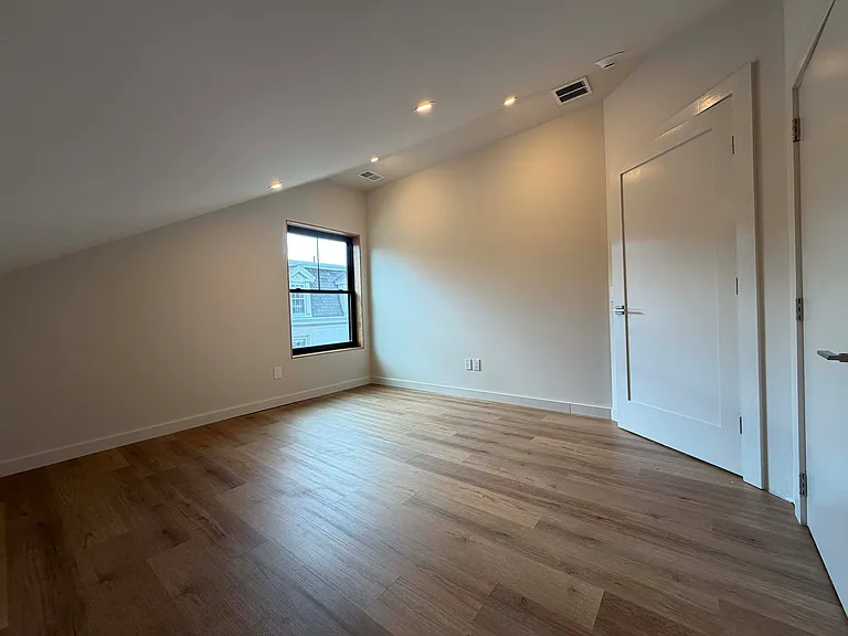 20 W 3rd St #3 — Photo 26