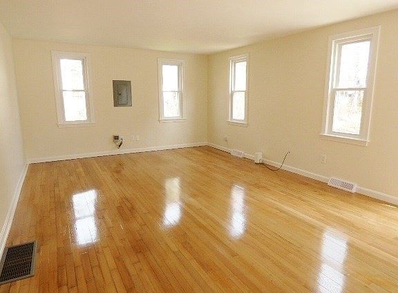 3rd image of 3 Circuit Rd