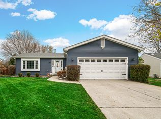 312 S Cross Trl, McHenry, IL