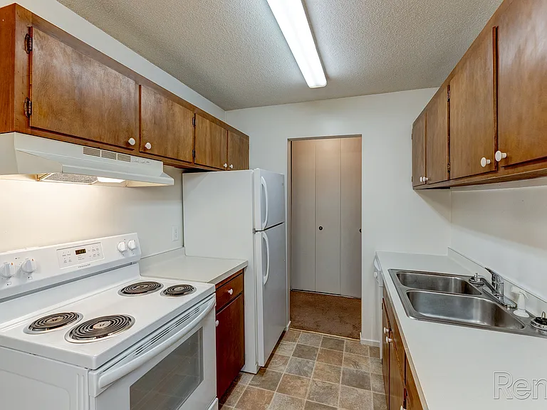 The Park Apartments & Townhomes — Photo 16