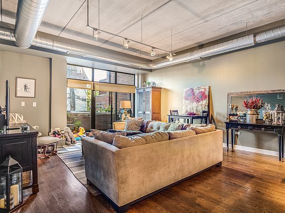 3rd image of 3245 N Ashland Ave APT 2F