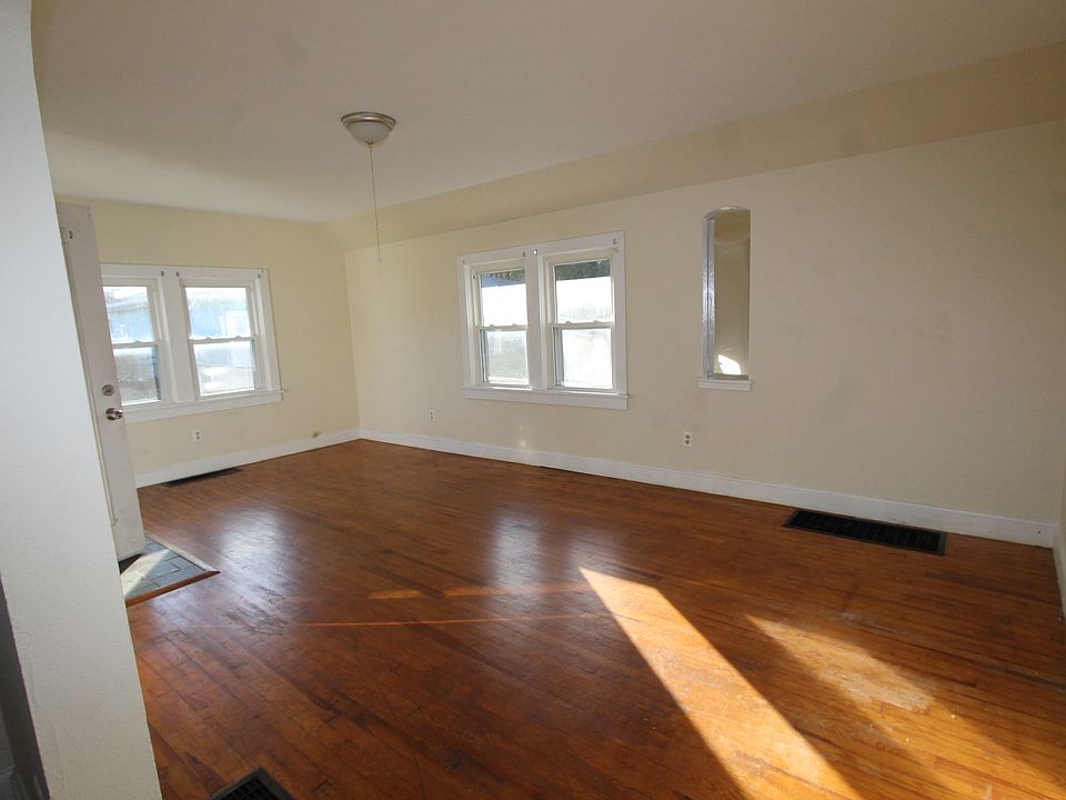 2nd image of 307 Spruce St