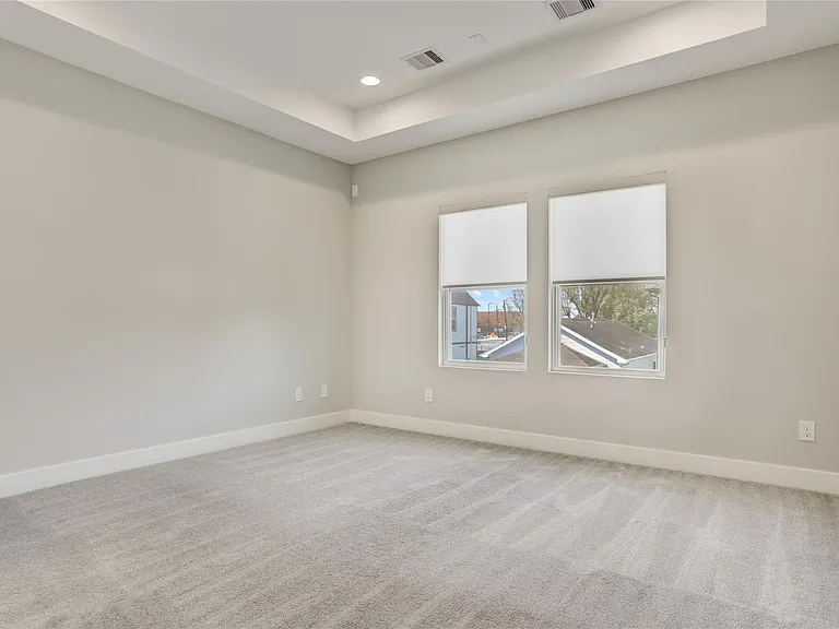 2413 Chapman St — Photo 9