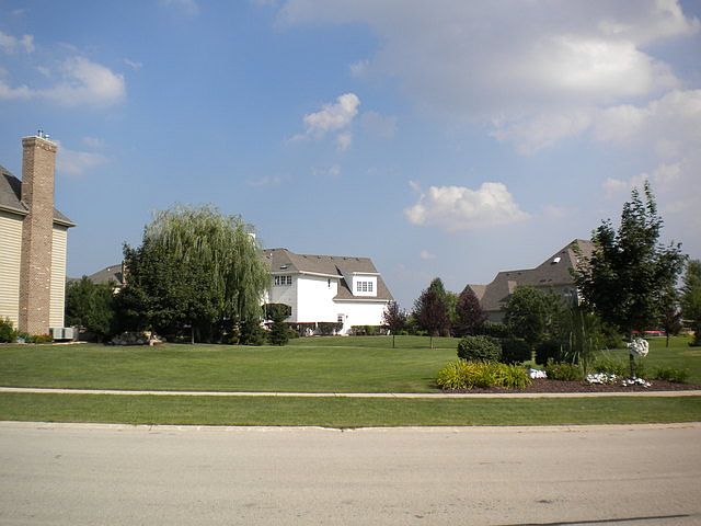 2nd image of 544 Eagle Brook Ln