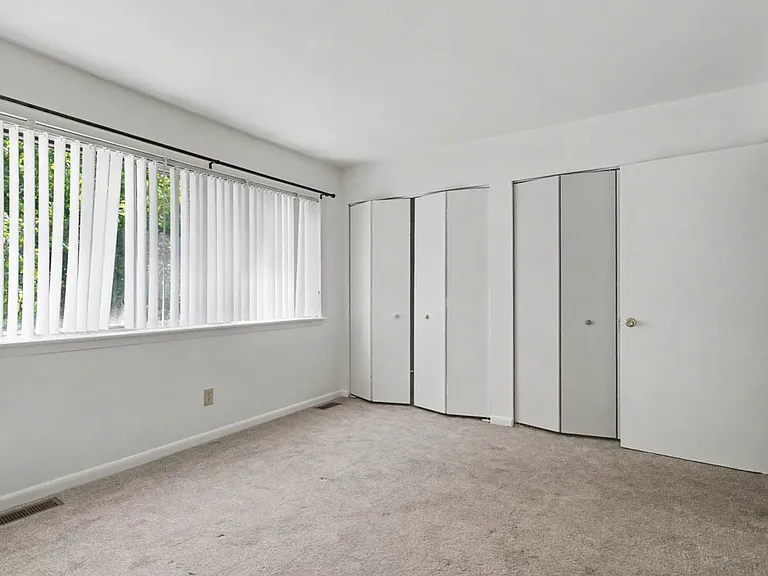 3890 Staffordshire Ln — Photo 14