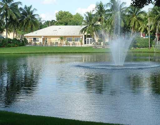 1st image of 9478 Palm Cir S