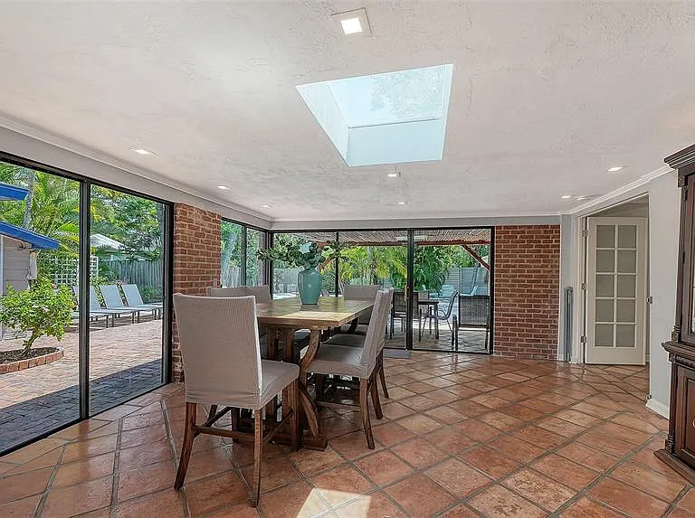 1127 S Osprey Ave — Photo 23
