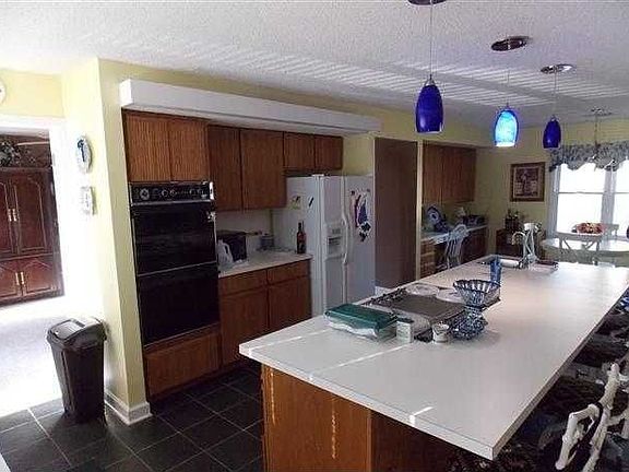 3rd image of 1602 Baywood Cir