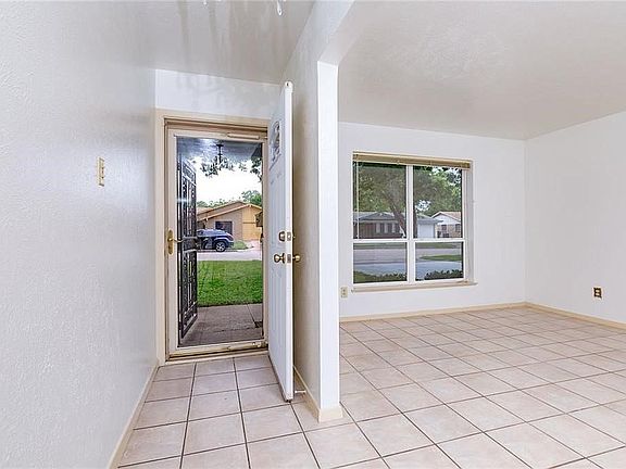 4th image of 5625 Hensley Dr