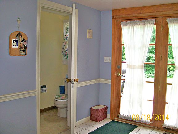 entranceway/  half bath