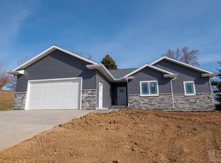 512 Craig Cir, Marshalltown, IA 50158