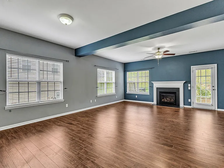 2720 Gross Ave — Photo 7