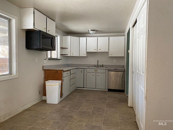 5th image of 1503 N La Cresta Ave
