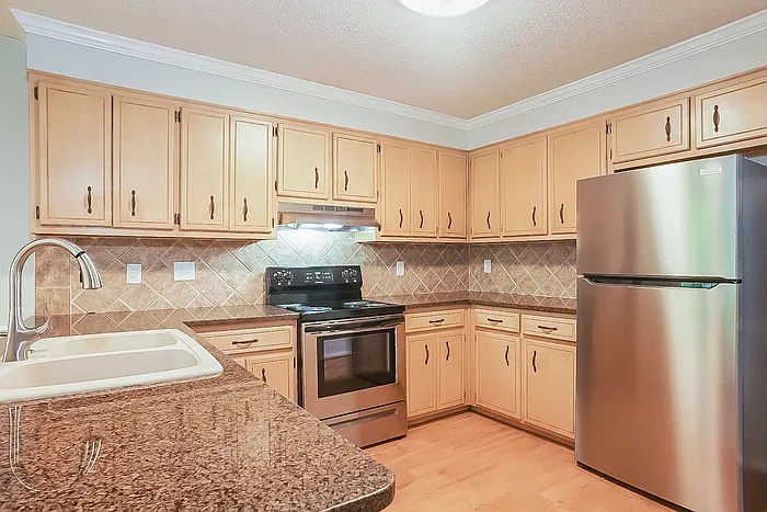 4011 Villa Ln — Photo 4