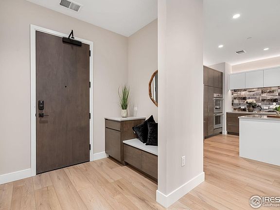 4th image of 205 E 6th St #401