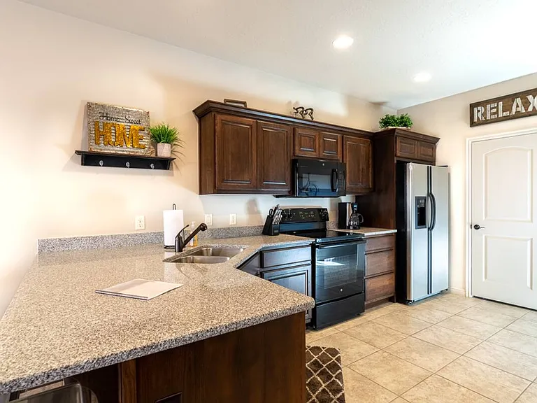 290 W Buena Vista Blvd — Photo 2