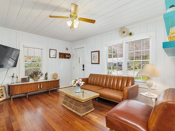 4th image of 8 Surf Road