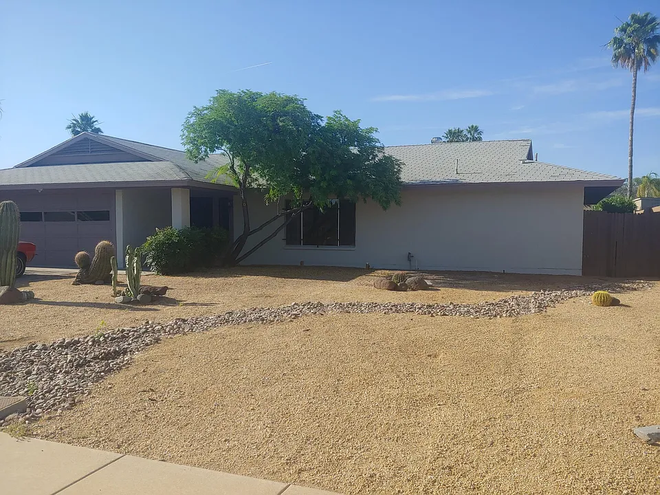 3429 E Cochise Dr